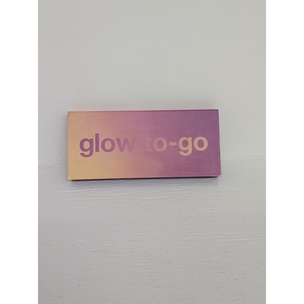 Clinique "Glow to Go" Powder, Highlight, Blush & Bronzer Face Palette Special